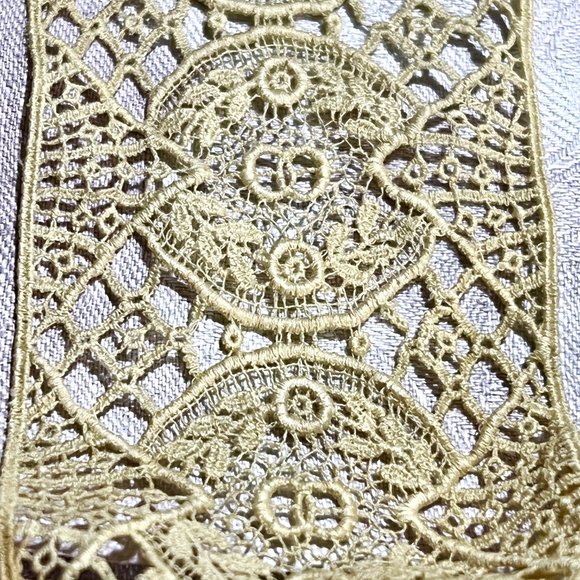 antique lace - Picture 3 of 6